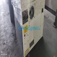R-2000iC / 210F Fanuc ने R-30iB प्लस कैबिनेट टीच पेंडेंट के साथ औद्योगिक रोबोट का इस्तेमाल किया