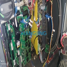 R-2000iC / 210F Fanuc ने R-30iB प्लस कैबिनेट टीच पेंडेंट के साथ औद्योगिक रोबोट का इस्तेमाल किया