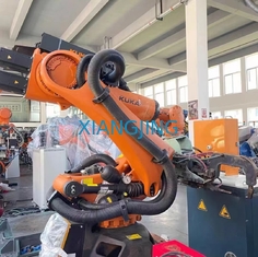 KR20 R1810 KRC4 नियंत्रक के साथ कूका रोबोट का उपयोग करता है और लटकन सिखाता है