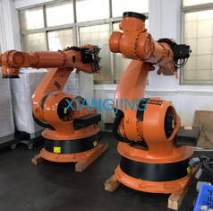 सेकेंड हैंड रोबोट KR 210 R2700 EXTRA बहुत सारे स्टॉक लेने और रखने के लिए कुका रोबोट का इस्तेमाल किया